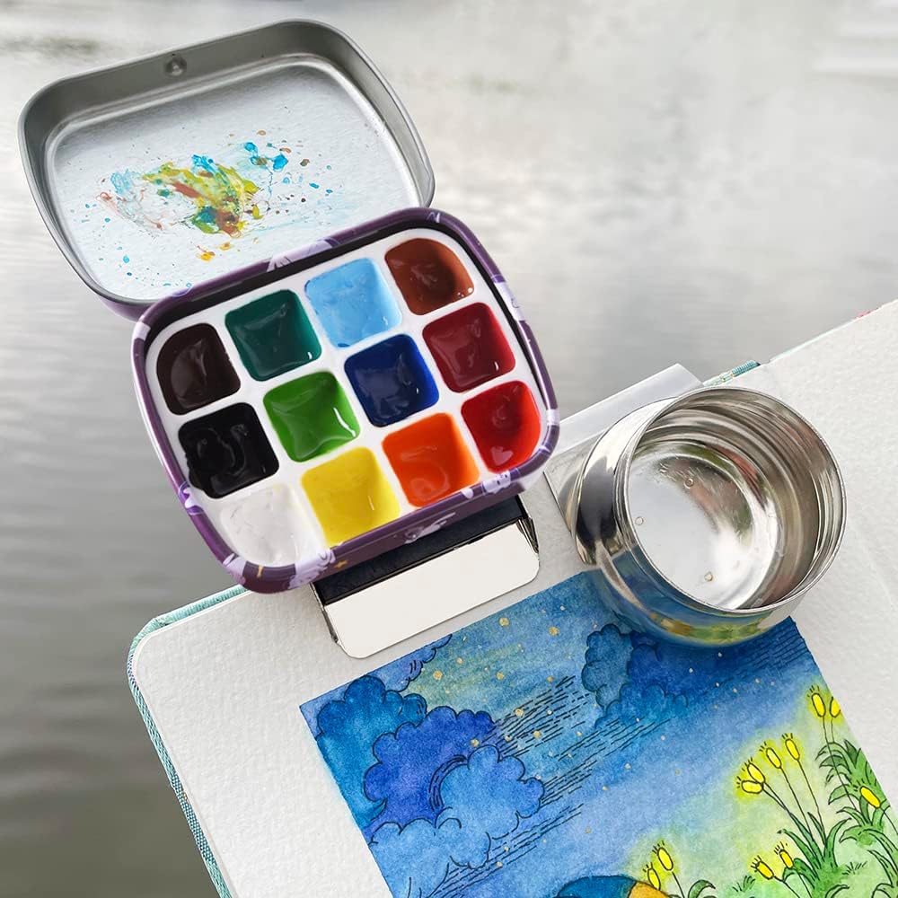 Mini caja de lata portátil de 12 pozos vacía paleta de acuarela bandeja de mezcla es un pequeño kit de viaje de almacenamiento con clip magnético y olla de aceite, por lo que es perfecto para bocetos al aire libre y pintura de bricolaje. KEEPLIVINGFASTER