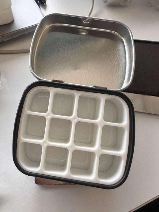 Caja metálica con molde para 12 acuarelas - vacío